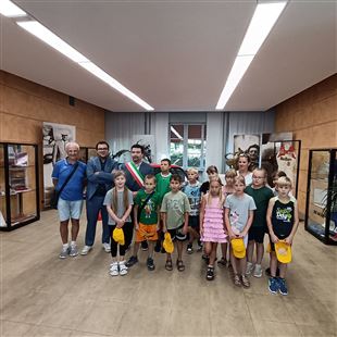 Associazione Chernobyl: un gruppo di bambini bielorussi in visita al municipio 